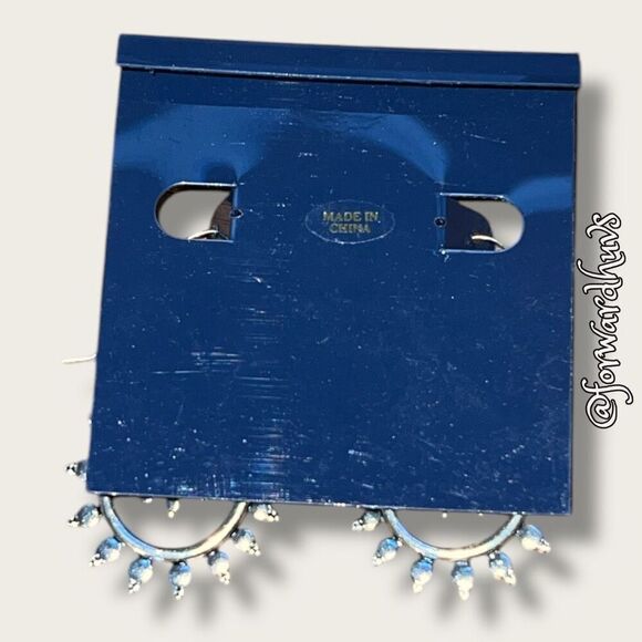 TJ Maxx Open Hoop Spiral Threader Earrings - Picture 5 of 8